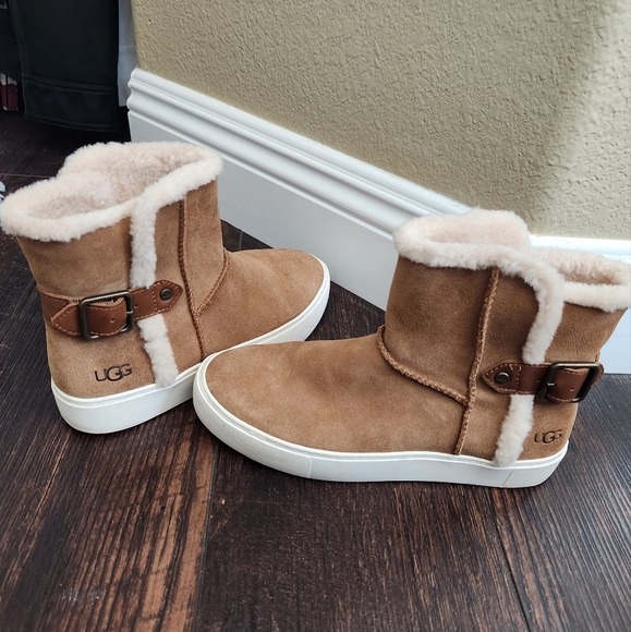 UGG Shoes Womens Ugg Boots Size 95 Poshmark